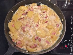 Фриттата с картошкой и копченой грудинкой