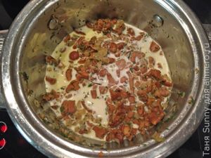 Свиная отбивная с соусом из лисичек