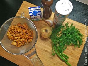Свиная отбивная с соусом из лисичек