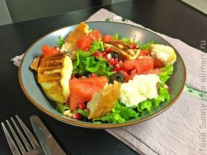 Салат с арбузом и сыром
