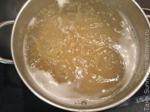 Чесночные креветки с макаронами