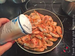 Чесночные креветки с макаронами