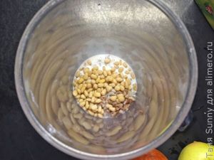 Гречка на завтрак с кедровыми орехами и фруктами