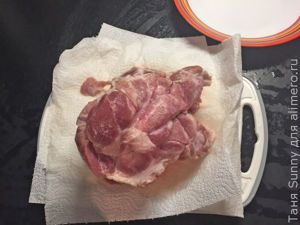 Стейк из свинины с горячим маринованным салатом