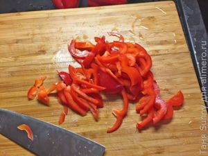 Стейк из свинины с горячим маринованным салатом