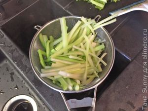 Салат с жареными грибами