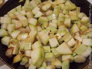 Кабачки с грибами и сметаной