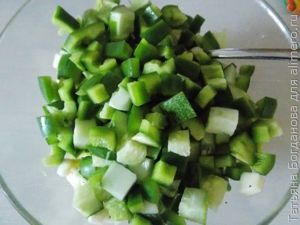 Салат со свежим кабачком