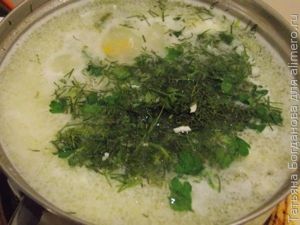 Куриный суп с рисом и яйцом
