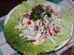 Салат с яичными блинчиками
