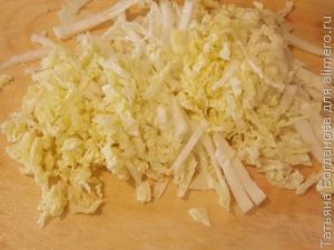Салат с яичными блинчиками