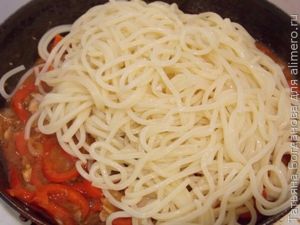 Макароны с рыбными консервами