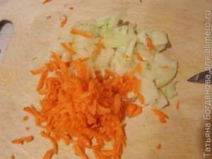 Кабачки, фаршированные рисом и овощами