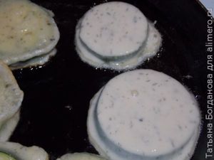 Жареные в кляре кабачки