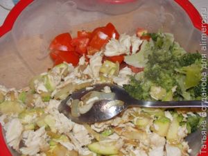 Полезный салат с курицей