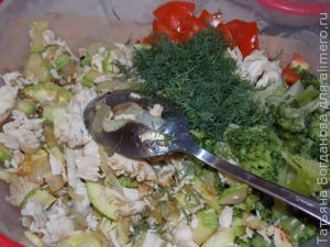 Полезный салат с курицей