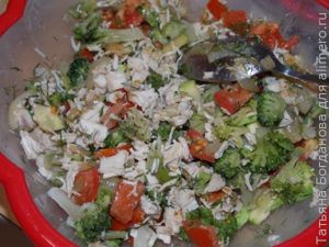 Полезный салат с курицей