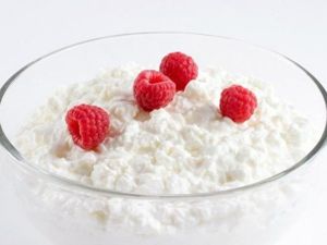 3. Творог. Ну что вам рассказать про творог? Ну разве то, что он представляет особую ценность благодаря тому, что содержит высококачественные белки, которые хорошо перевариваются организмом, а также ряд витаминов и микроэлементов. Или то, что творог содержит живые бифидобактерии, которые налаживают пищеварение? Так вы это и без меня знаете. Поэтому творогу в завтраке ребенка быть! Ура товарищи! 3. Творог. Ну что вам рассказать про творог? Ну разве то, что он представляет особую ценность благодаря тому, что содержит высококачественные белки, которые хорошо перевариваются организмом, а также ряд витаминов и микроэлементов. Или то, что творог содержит живые бифидобактерии, которые налаживают пищеварение? Так вы это и без меня знаете. Поэтому творогу в завтраке ребенка быть! Ура товарищи!