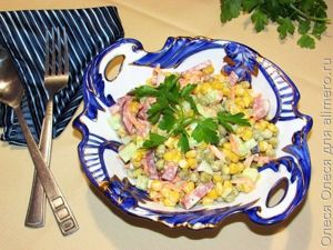 салат с копченой колбасой