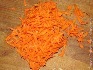 салат с копченой колбасой