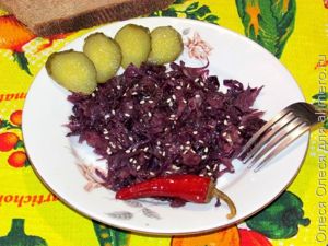 тушеная красная капуста