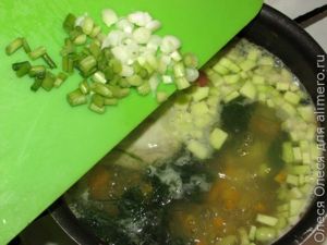 юшка с зеленым горошком