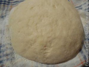 Пицца с колбасой