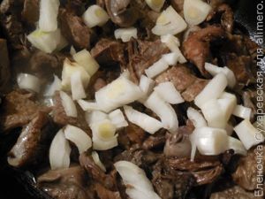 Картофель с мясом и грибами