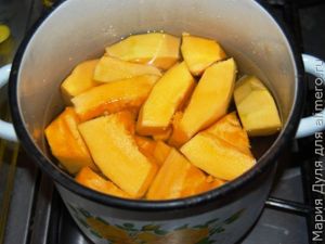 Грибы, тушёные в сметане, с картофельно-тыквенным пюре