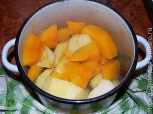 Грибы, тушёные в сметане, с картофельно-тыквенным пюре