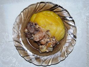 Грибы, тушёные в сметане, с картофельно-тыквенным пюре