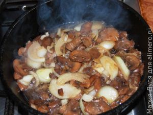 Грибы, тушёные в сметане, с картофельно-тыквенным пюре