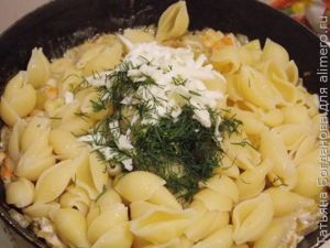 Макароны с овощами и сыром