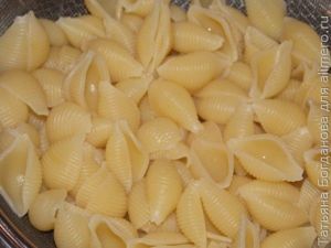 Макароны с овощами и сыром