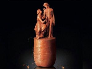 Настоящий скульптурный шедевр из моркови. Поразительно, как мастеру удалось выполнить такую филигранную работу. Настоящий скульптурный шедевр из моркови. Поразительно, как мастеру удалось выполнить такую филигранную работу.