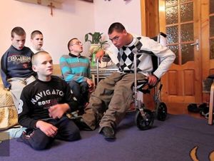 «Форпост». Украина, 2007. Документальный фильм Михаила Шадрина. Не знаю, чьи это слова, но я с ними полностью согласна: «Это фильм-откровение. Фильм — проверка на душевную вшивость. Сумел досмотреть до финала, значит, сердце ещё не заросло мхом». © От себя добавлю, что во время просмотра фильма понимаешь, что многие наши невзгоды – такие мелочи, о которых и думать не стоит, не то что переживать. «Форпост». Украина, 2007. Документальный фильм Михаила Шадрина. Не знаю, чьи это слова, но я с ними полностью согласна: «Это фильм-откровение. Фильм — проверка на душевную вшивость. Сумел досмотреть до финала, значит, сердце ещё не заросло мхом». © От себя добавлю, что во время просмотра фильма понимаешь, что многие наши невзгоды – такие мелочи, о которых и думать не стоит, не то что переживать.