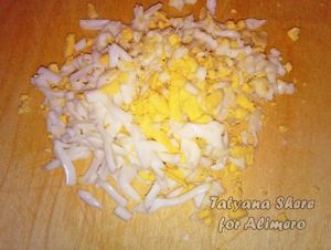 Салат с крабовыми палочками и сыром