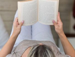 Почитать интересную книгу. Я скачала себе «Дневник Бриджит Джонс-3» и собираюсь прочитать его за время каникул. Книги – это мое все! Почитать интересную книгу. Я скачала себе «Дневник Бриджит Джонс-3» и собираюсь прочитать его за время каникул. Книги – это мое все!