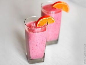 Смузи из брусники с яблоком и апельсином