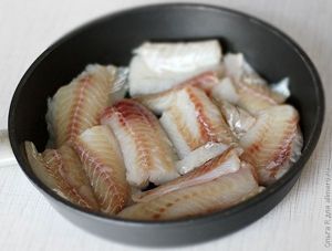 Минтай запеченный с розмарином
