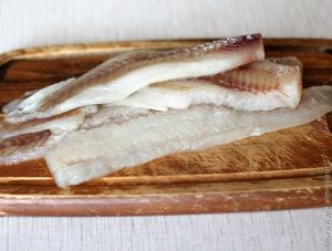 Минтай запеченный с розмарином