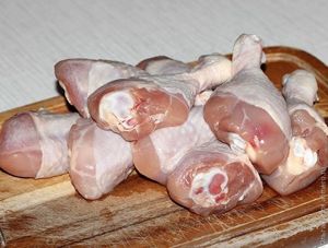 Курица в вине с тимьяном и чесноком Курица в вине с тимьяном и чесноком