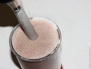 Смузи с бананами и гранатовым соком