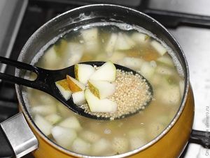 Каша из киноа с грушей
