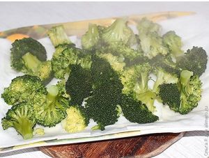 Брокколи с чесноком и кунжутом Брокколи с чесноком и кунжутом