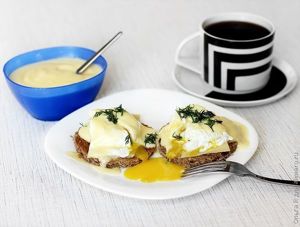 Яйца Бенедикт с голландским соусом