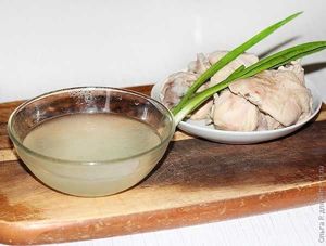 Насыщенный куриный бульон в азиатском стиле