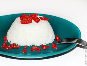 Кокосовый рис с вяленными помидорками черри
