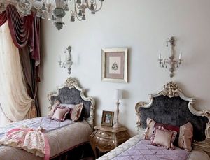 Классический вариант детской кровати из дерева может быть украшен изящной резьбой, колоритным текстилем или ручной росписью. Классический вариант детской кровати из дерева может быть украшен изящной резьбой, колоритным текстилем или ручной росписью.