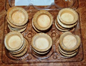 Тарталетки с сыром и крабовыми палочками